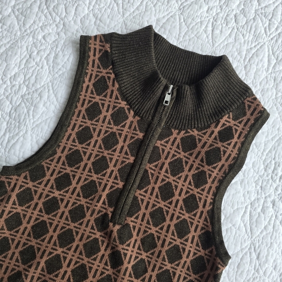 Heartloom Dorsa Knit Geometric Sleeveless Front Zip Sweater Top - Cocoa Brown - Picture 3 of 10